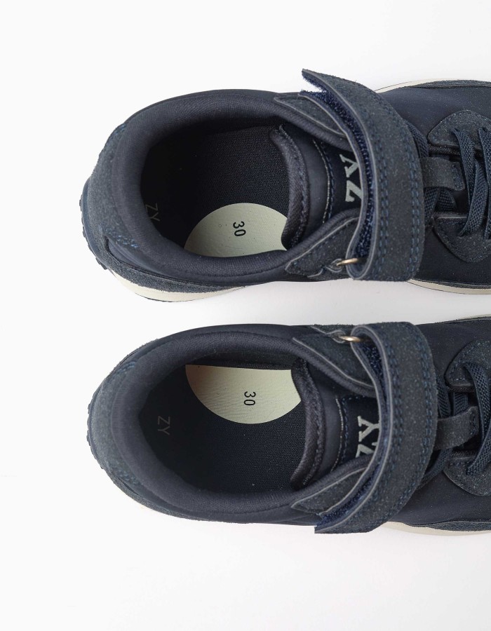 Dual-fabric trainers with non-slip sole for boys, dark blue