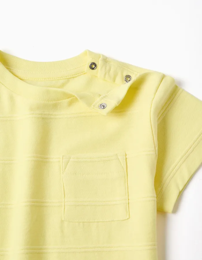 Cotton T-shirt with embossed lines and pocket for baby boys, yellow