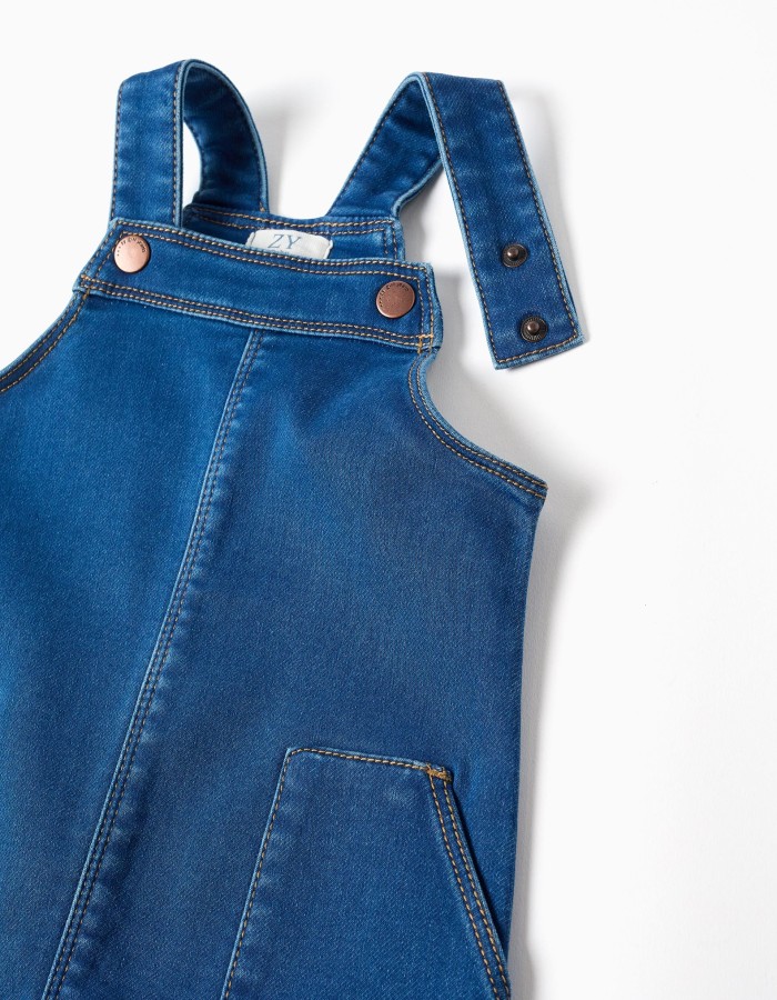 Denim pinafore dress with front pockets for baby girls, blue