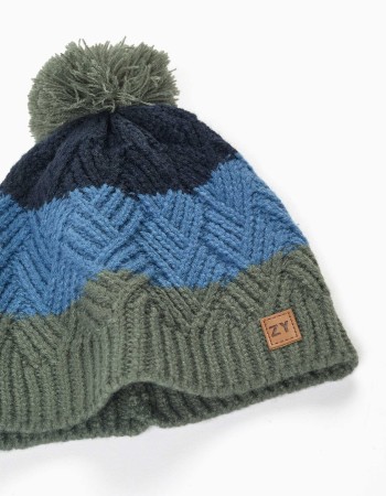 Beanie knitted with pom pom