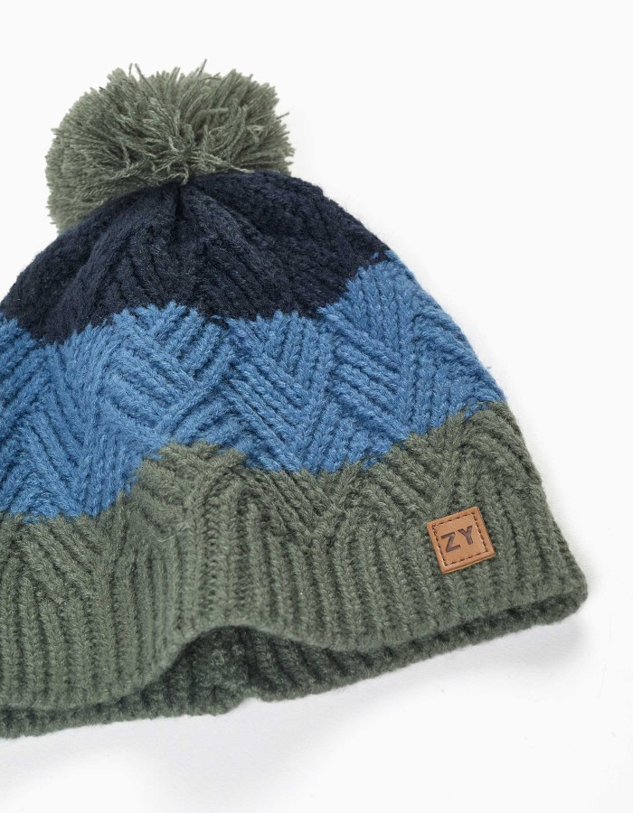 Beanie knitted with pom pom