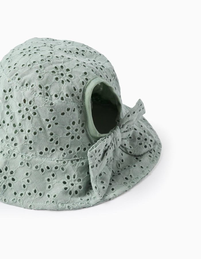 Cotton hat with broderie anglaise for babies and girls, light green
