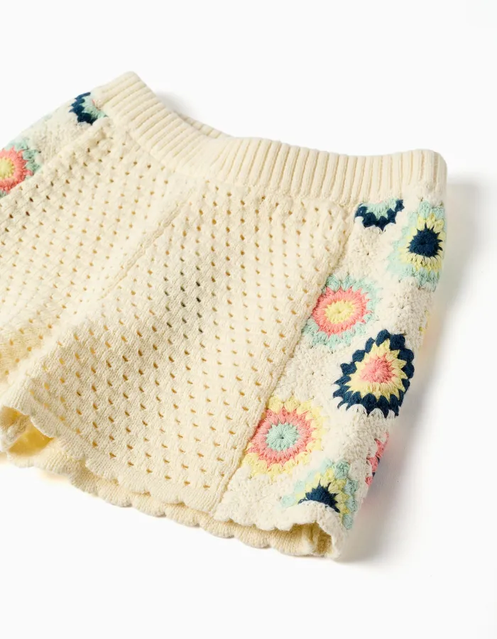 Cotton knit shorts with crochet flowers for girls, light beige