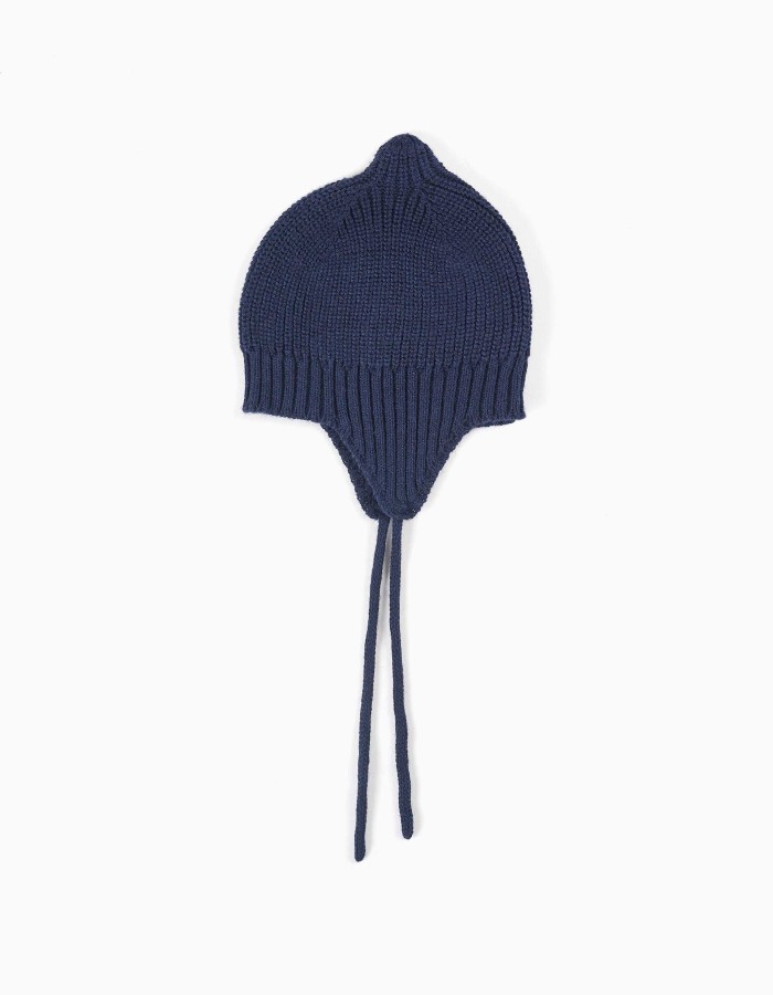 Knitted beanie with side straps for newborn boys, navy blue