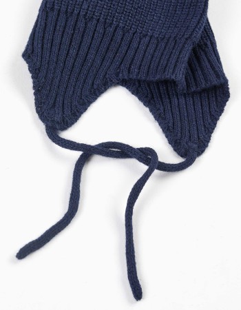 Knitted beanie with side straps for newborn boys, navy blue