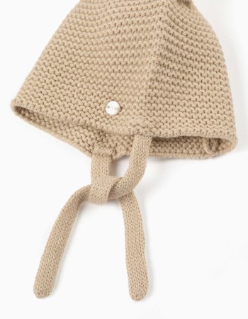 Knitted beanie with pompons and straps for newborns, beige/white