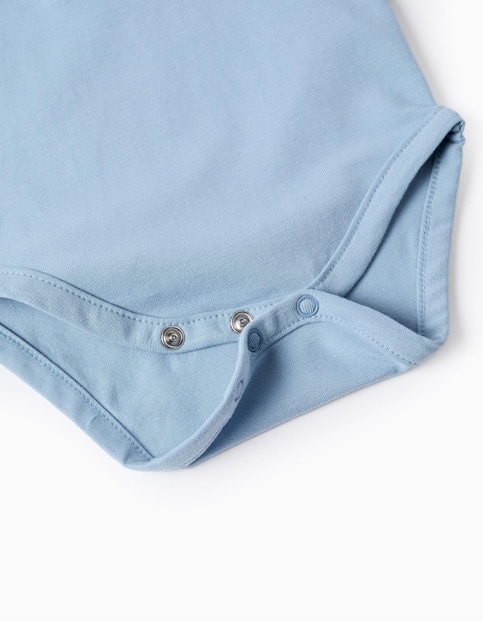 Cotton bodysuit with chest print for newborn boys, light blue